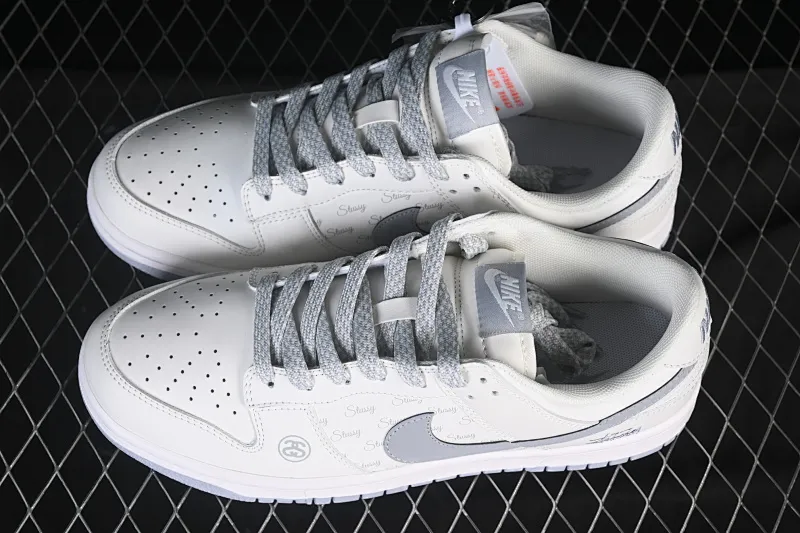 All categories Nk SB Dunk Series Nk SB Dunk Low High-end customized low-top sneakers Nike SB Dunk Low Stusi co-branded printed gray hook Anniversary high-end customized low-top casual sneakers CS1688-125